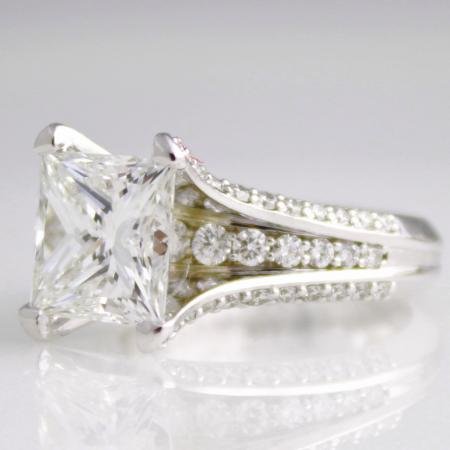 Princess-cut-diamond-split-shoulder-cathedral-engagement-ring
